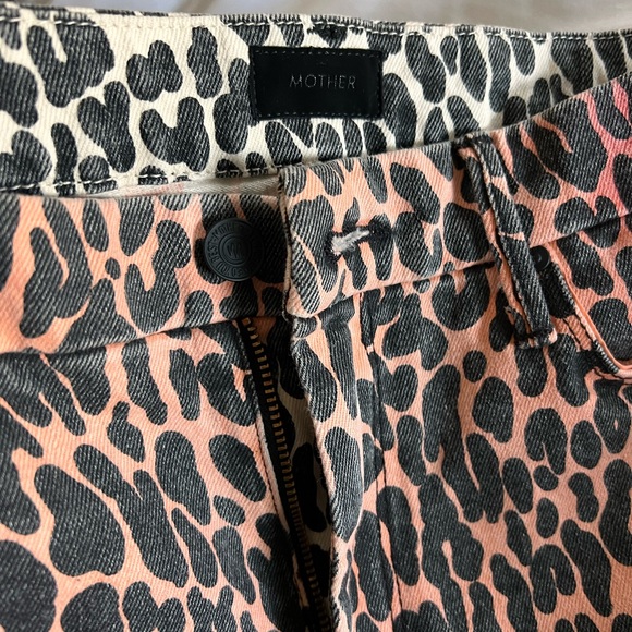 High waisted Looker Fray jeans by MOTHER denim. “Radioactive Paw” print. Size 29 - Picture 4 of 6